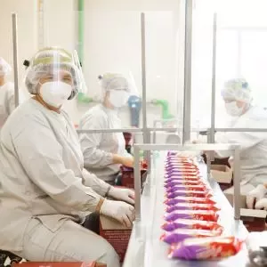 Працівники фабрики